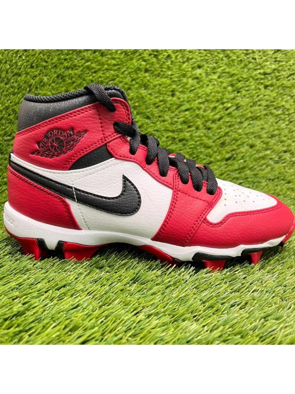 Nike Air Jordan 1 Mid Boys Size 4.5Y White Red Black Running Baseball Cleats